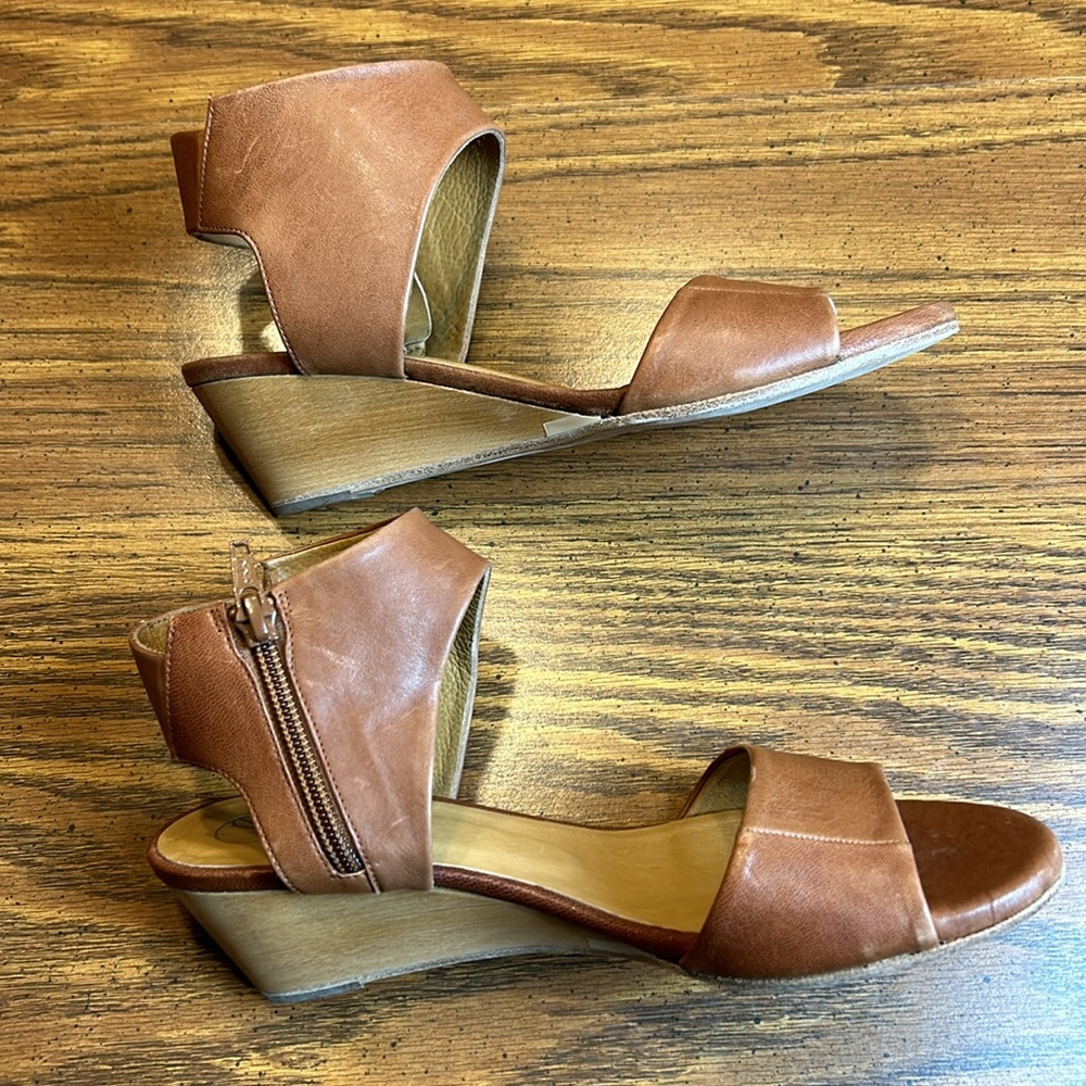 Coclico Leather Wedge Sandal with Zipper - Picture 9 of 11